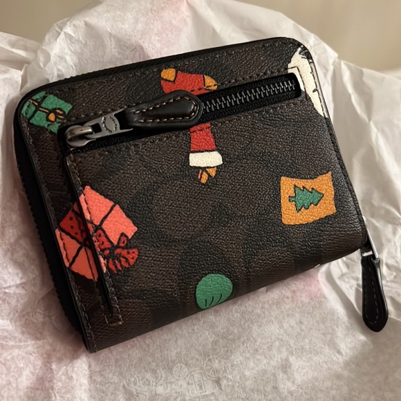 Coach X Peanuts Small Zip Around Wallet In Signature Canvas With Snoopy - Picture 5 of 5